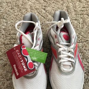 NWT Reebok easytone tennis shoes... never worn